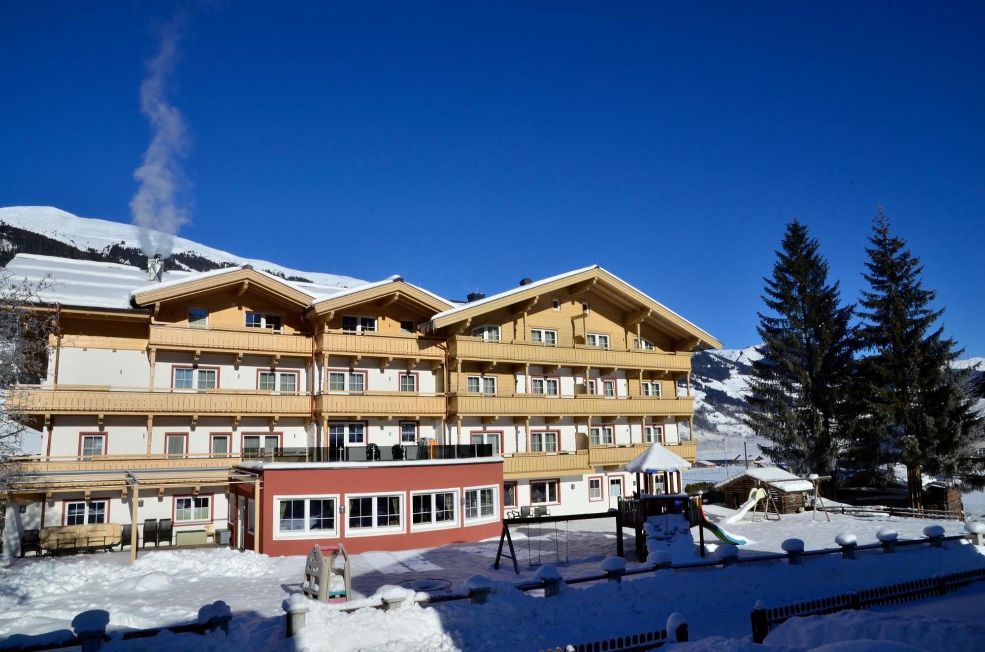 Hotel Grundlhof Bramberg am Wildkogel Exterior foto