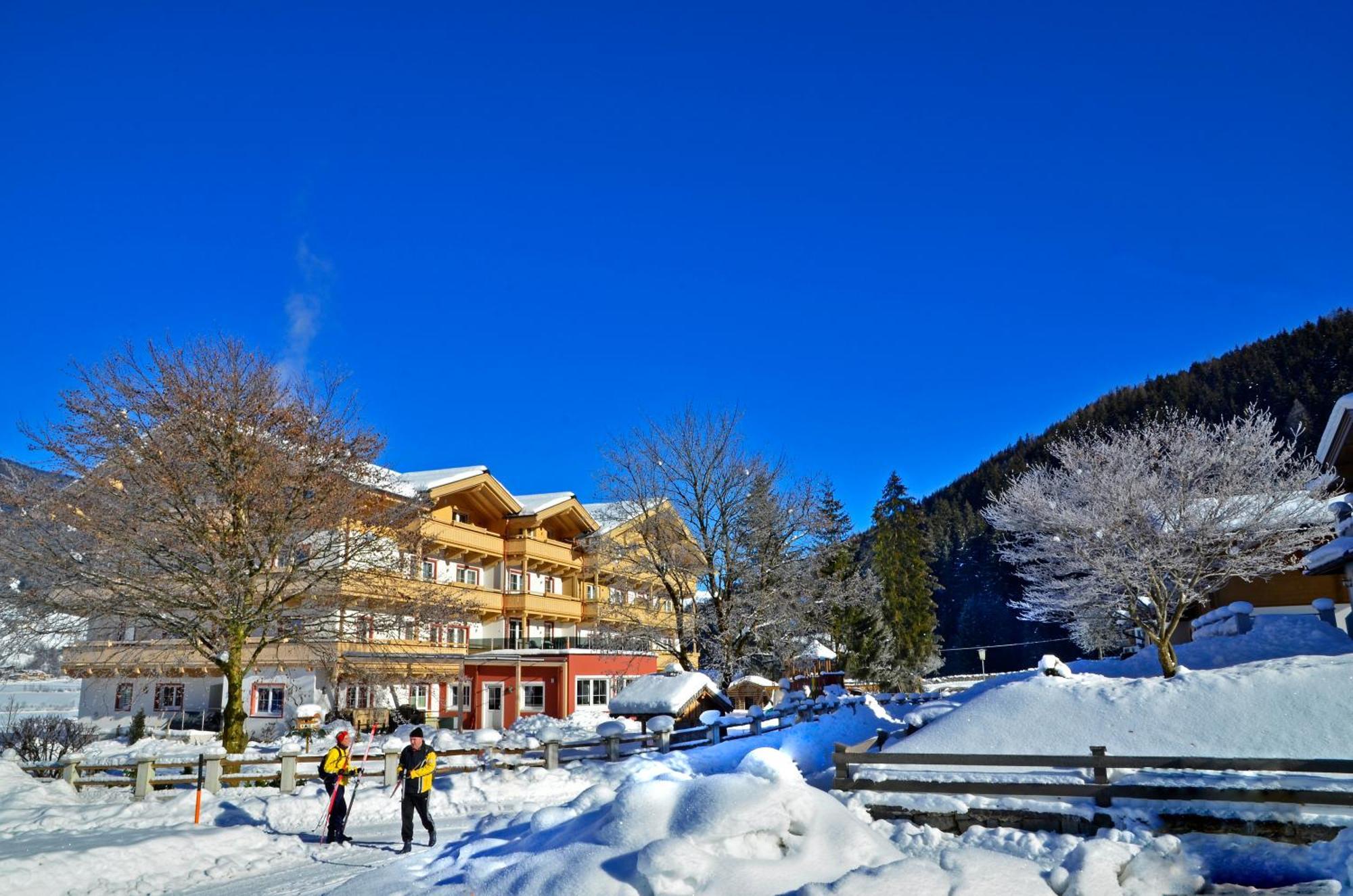 Hotel Grundlhof Bramberg am Wildkogel Exterior foto