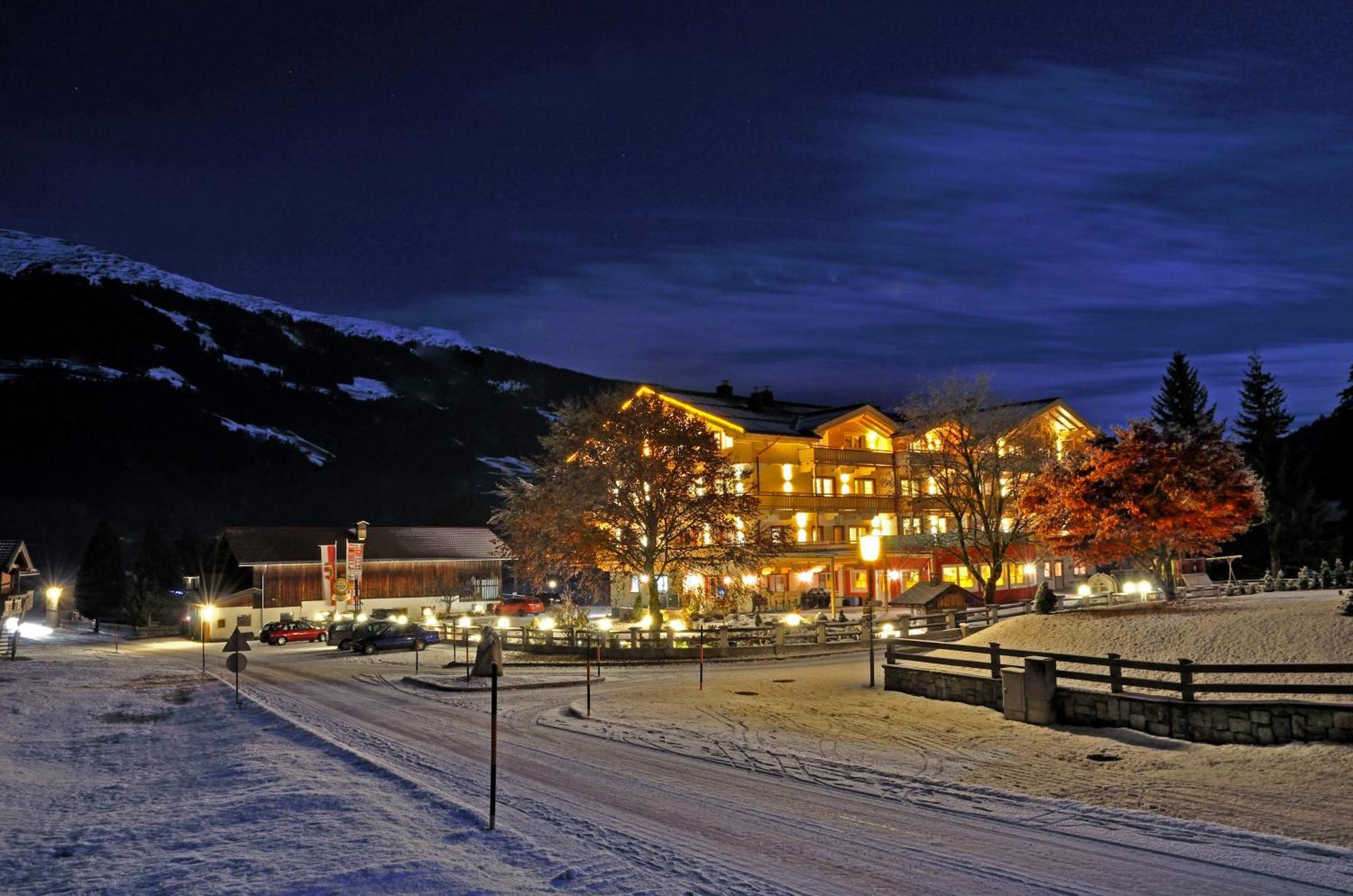 Hotel Grundlhof Bramberg am Wildkogel Exterior foto